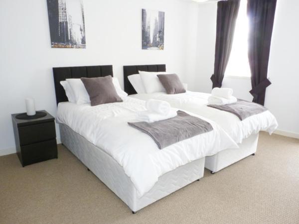 8 Cathedral Street Apartment ดังเคลด์ ภายนอก รูปภาพ